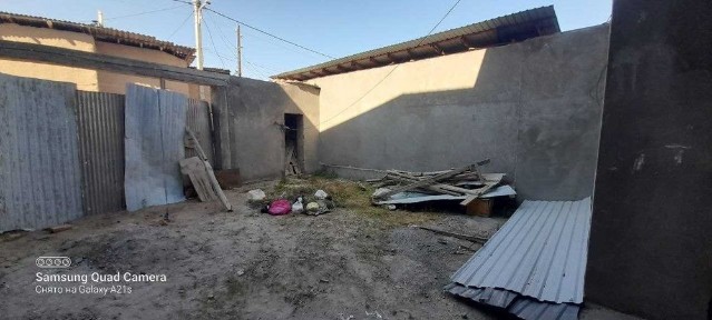 Olmazor tumani Chimboyda 2 sotil 3 qavatli korobka uy sotiladi.