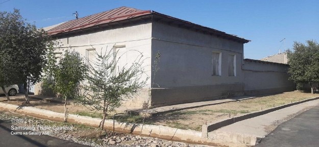 6 xonali 10 sotix hovlisi bilan uchastka sotiladi.Uch qahramondan 12km
