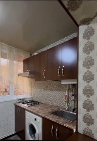 Арендага 3 хона 4 этаж Азиз бозорга якин жойлашган. Агентство