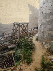 uchastka sotiladi