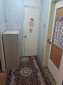 Navoiy shahrining qoq markazidan 2xonali 4-etaj kvartira tez sotiladi
