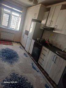 3 honali uy sotiladi 80 kv, podval va mashina parkovka bor