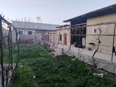 Uy sotiladi 5ta xonasi bor