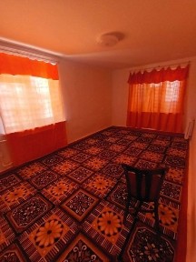 Срочни 1 хоналик квартира ижарага берилади 29-мактаб олди