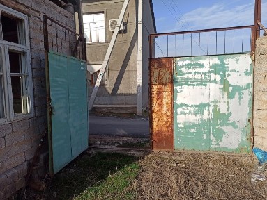 Эшон Гузар кахромон махаладан 4 сотик эр