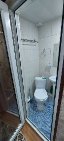 Сдаётся 1 ком квартира района аккавака в доль дороги!