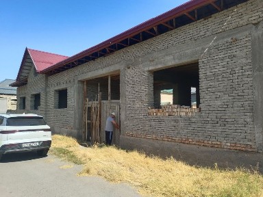 Ховли уй 06 сотихдан иборат 9 хоналик курилиши тулик битмаган сотилади