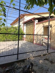 Коттедж сотилади 4 хонали Жомбой Шайман бозори якинида трасса буйида