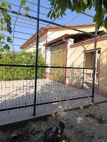 Коттедж сотилади 4 хонали Жомбой Шайман бозори якинида трасса буйида