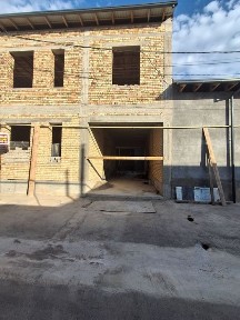 Uy sotiladi. Qumariq da