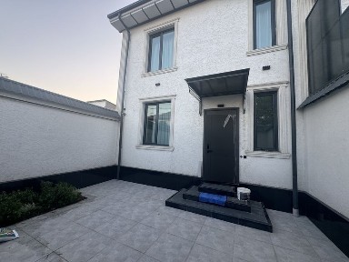 Азарбажанский центр 1.5 соту 5 комната Продаётся