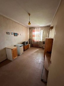 Продаётся двухкомнатная на м-в Карасу 4