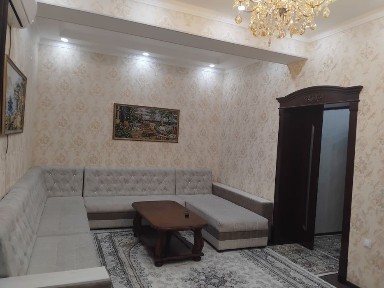 Arenda.Qarshi shaxar markazuda marka supermarket oldida 3 xonalik uy