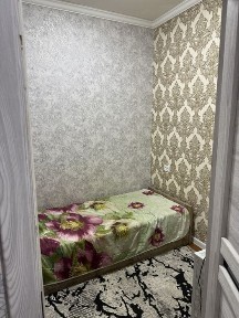 Kvartirani bitta xonasi bitta qizga beriladi