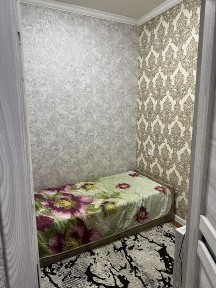Kvartirani bitta xonasi bitta qizga beriladi