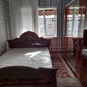 Arenda Shayxontohur Beruniy ful komplekt kvartira 2/5/5 Площадь: 50