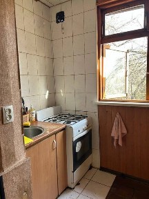 Чиланзар 9кв 2 комн балкон 1.5/6 срочно
