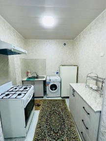 Yakkasaroy Oybek metrosi yaqinida arenda bezmakler