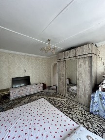 Продам двух комнатную Сергели Спутник 9 второй этаж 2/2/2 дерьвяшка