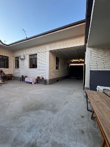 Hovli sotiladi 3.2 sotix.