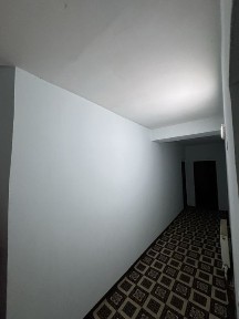 UY SOTILADI SROCHNA 4 qavatli dom 1 qavat bez makler primoy egadan !