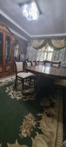 Срочно продаётся 3 комнатная квартира на втором этаже ориентир Ойдин.