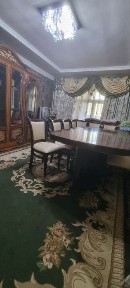 Срочно продаётся 3 комнатная квартира на втором этаже ориентир Ойдин.