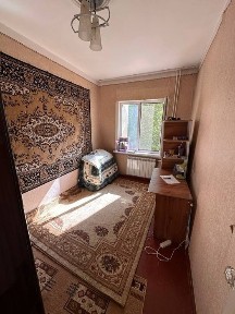 Продаётся двухкомнатная на м-в Карасу 1