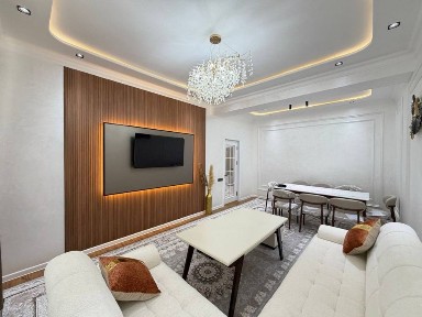 Продается 4 ком. Квартира площадью 102 кв. м. По ул. Титова