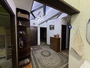 Уй арендага берилади. Сергели 8 А район 2 етаж 4 хонали 95кв. метр