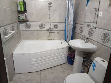 Farduga yaqin joyda qizlarga