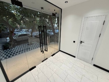 Коммерческое помещение под офис 55 м² с евроремонтом на 1 этаже