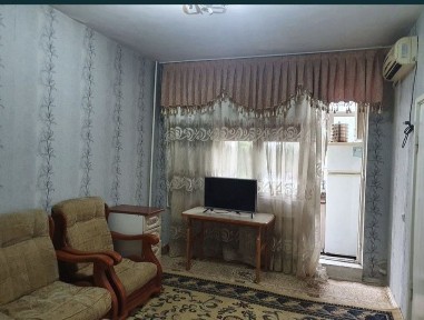 Продаётся 2/3/4 на м-в Ялангач. Двухкомнатная