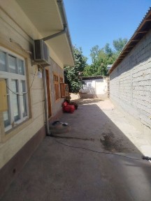 Dombirobod markazidan uchastka sotiladi 2.5 sotix kotta yoldan 500 met