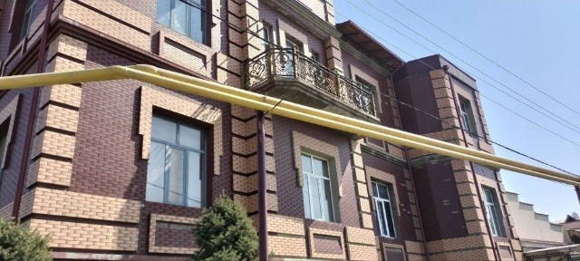 Продается дом в Шайхантохурском районе Джар Арык вдоль дороги.