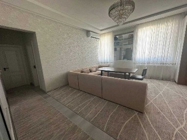 Давлат хизматлари доми, 6-этажда 3 хонали 72 м² хонадон сотилади.
