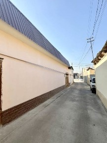 Sagbon da xovli sotiladi. Yoli yuziga yaqin 1,8 sotix 4 ta xona.Srocno