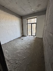 Срочно продается 2. комнатная новостройка, коробка, Массив 5
