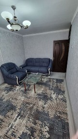 Максик Горкий метро йонида 2 хона 2 этаж сотаман Срочно