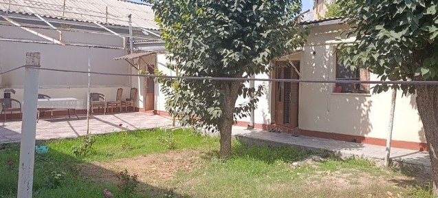 Травматология 6-соток вдоль дороги, срочно продаётся дом.