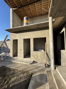 Uchaska srochni sotiladi 4 xona 1 padval 4 sotix +1 sotix zahvati bila