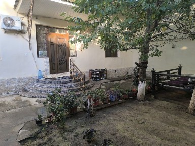 Зудлик билан ховли сотилади
