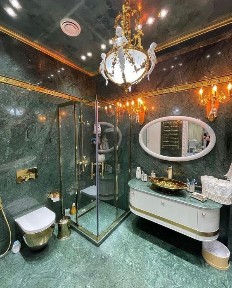 Госпитальный. Сдаётся 4х комнатная квартира в центре.