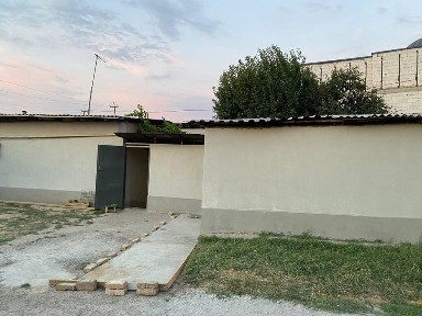 Sebzorda hovli sotiladi.
