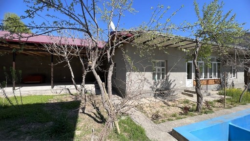 Arendaga hovli 4 xonali Yangi TashMI tarafda
