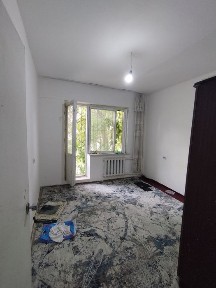 2/2/4 Спутник -4 Бывшее Общежитие, на лестничной площадке домофон.