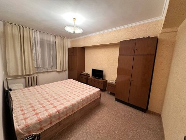 Продаётся трёхкомнатная на м-в Ц 6