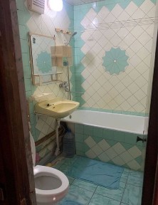 Чиланзар 23 Продам 3/2/4 кирпич балкон 2/6. Комнаты раздельные 70кв. м