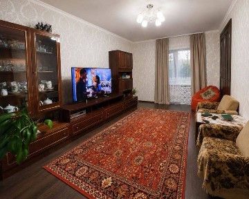 Бабура. Ор Пед институт. 3комн. 3 этаж кирпич