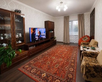 Бабура. Ор Пед институт. 3комн. 3 этаж кирпич